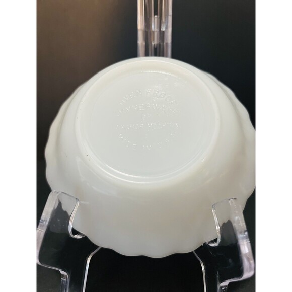 VTG Anchor Hocking Milk Glass Dessert Bowl/Ice Cream Swirled Edge 5” White - Picture 3 of 6